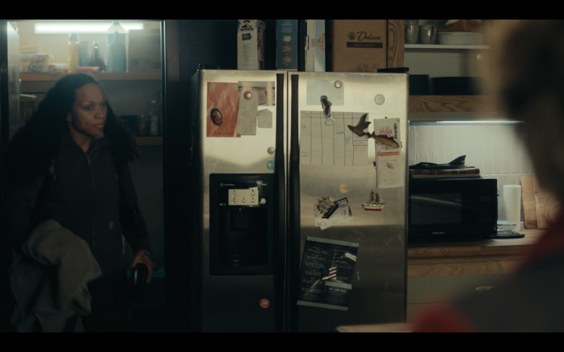 LaCroix Sparkling Water, GE Refrigerator and Quaker Oats in True Detective S04E05 "Night Country: Part 5" (2024)