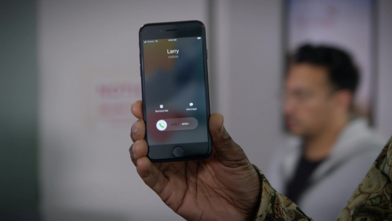 Apple iPhone and Verizon in Curb Your Enthusiasm S12E01 "Atlanta" (2024) - 464865