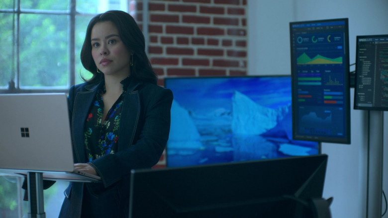 Microsoft Surface Laptop in Good Trouble S05E19 "It's All Coming Back to Me Now" (2024) - 475464