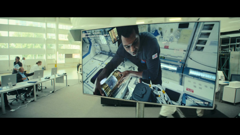 Apple iMac and Panasonic TV in Constellation S01E01 "The Wounded Angel" (2024) - 472804