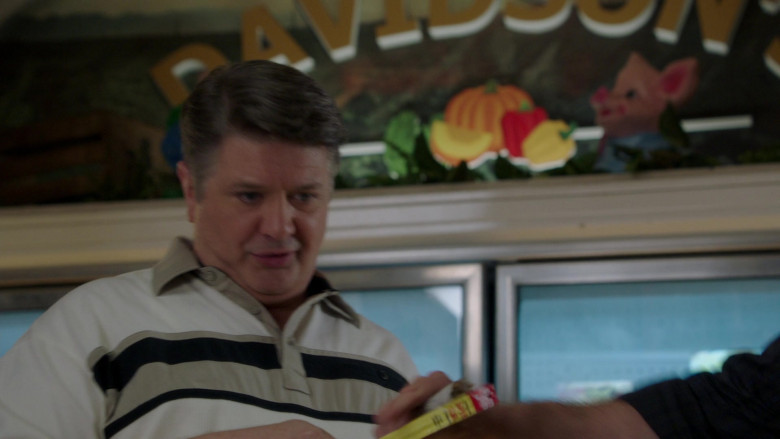 Slim Jim Snacks in Young Sheldon S07E02 "A Roulette Wheel and a Piano Playing Dog" (2024) - 473519