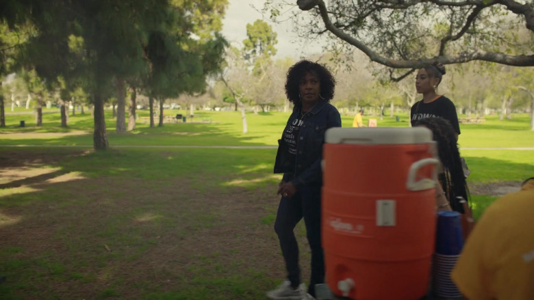 Igloo Cooler in The Vince Staples Show S01E03 "Brown Family" (2024) - 474577
