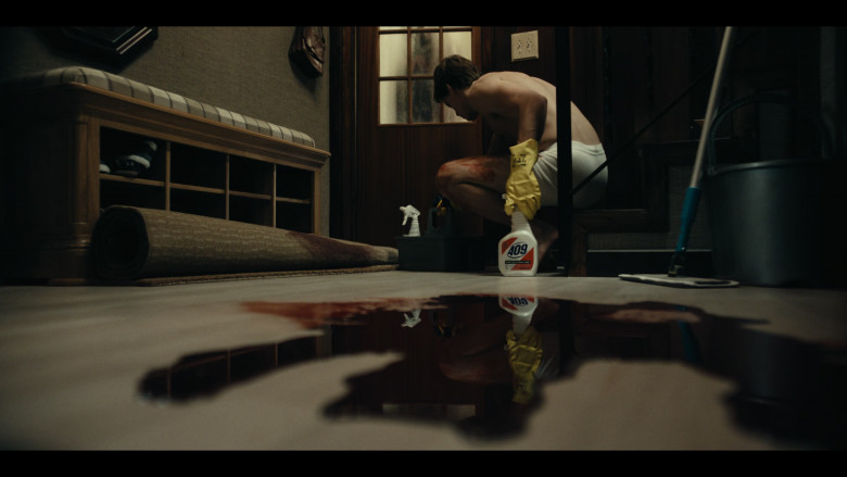 Formula 409 Multi-Surface Cleaner in True Detective S04E06 "Night Country: Part 6" (2024) - 471827