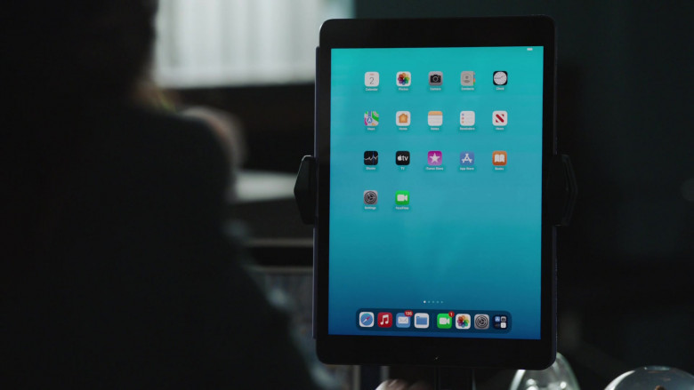Apple iPad Tablet in Law & Order: Special Victims Unit S25E05 "Zone Rouge" (2024) - 473967