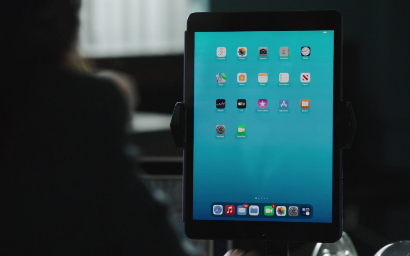 Apple iPad Tablet in Law & Order: Special Victims Unit S25E05 "Zone Rouge" (2024)