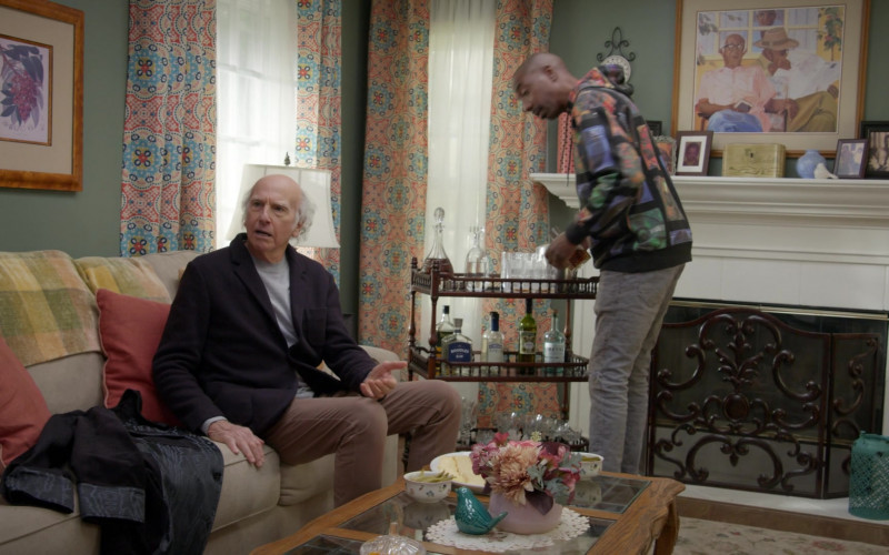 Boodles Gin and Reyka Vodka in Curb Your Enthusiasm S12E01 "Atlanta" (2024)