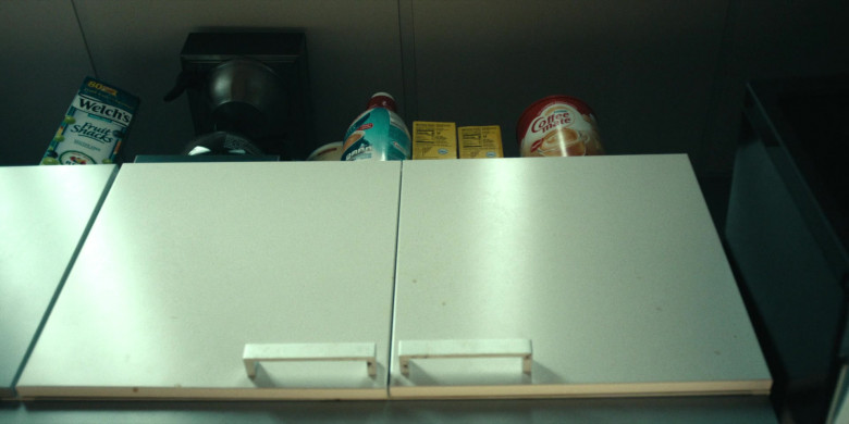 Welch's Fruit Snacks and Nestle Coffee-Mate in True Detective S04E04 "Night Country: Part 4" (2024) - 464732