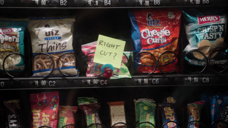 Herr's and UTZ Snacks, Hershey's, Nature Valley, Nabisco Chips Ahoy! in Abbott Elementary S03E01 and S03E02 "Career Day Part 1 and Part 2" (2024) - 466111