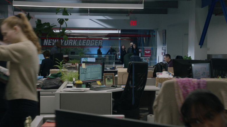 LG Monitor in Blue Bloods S14E02 "Dropping Bombs" (2024) - 474104