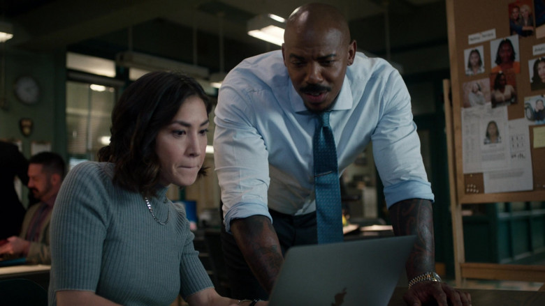 Apple MacBook Laptop in Law & Order S23E03 "Turn the Page" (2024) - 465195