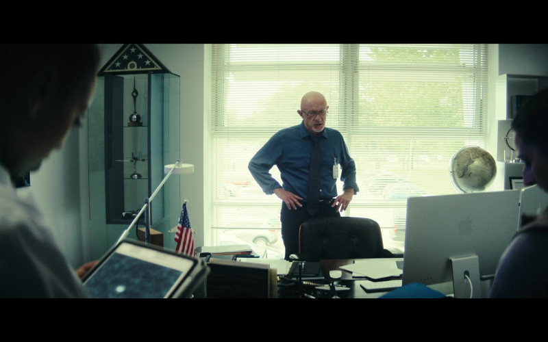 Apple iMac Computers in Constellation S01E01 "The Wounded Angel" (2024)