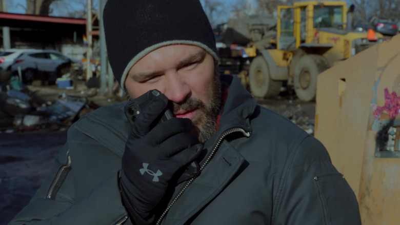 Under Armour Gloves in Chicago P.D. S11E03 "Safe Harbor" (2024) - 462934