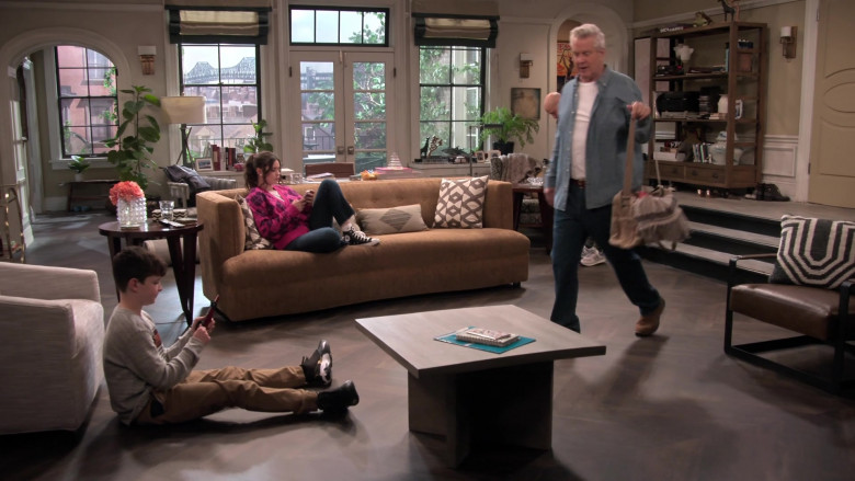 Converse Sneakers in Extended Family S01E10 "The Consequences of Familial Obligations" (2024) - 478286