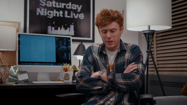 Apple iMac Computer in Saturday Night Live S49E13 "Sydney Sweeney / Kacey Musgraves" (2024) - 477100