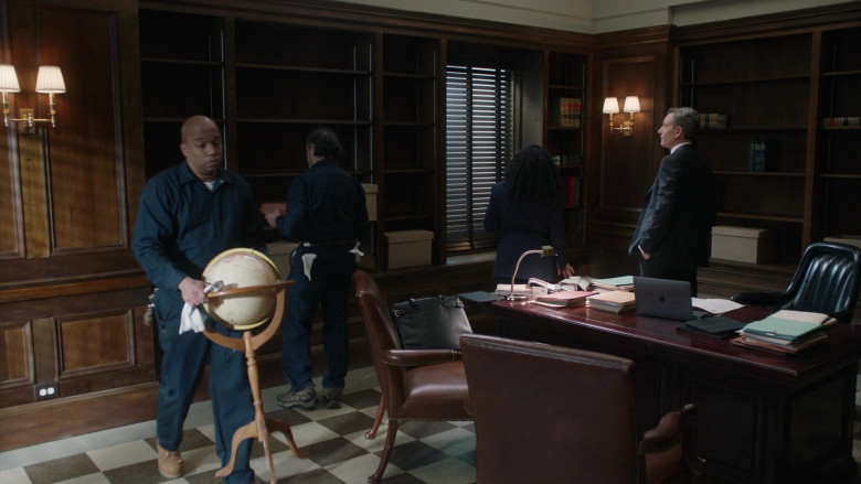 Apple MacBook Laptop in Law & Order S23E07 "Balance of Power" (2024) - 484591