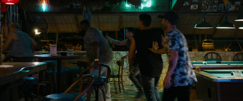 Sol and Blue Moon Sign in Road House (2024) - 486230