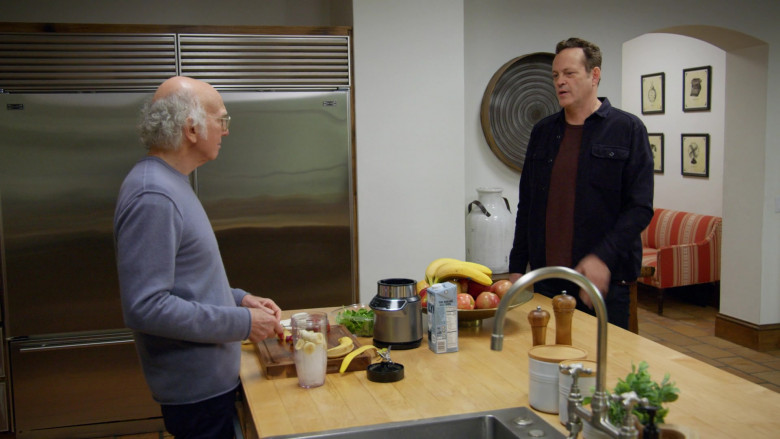 Oatly Oat Drink in Curb Your Enthusiasm S12E05 "Fish Stuck" (2024) - 477629