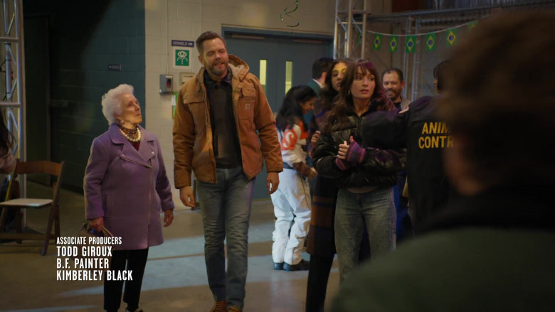 Carhartt Jacket in Animal Control S02E04 "Big Dogs and Mini Horses" (2024) - 490262