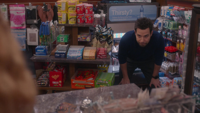 Mr. Noodles, Pringles Chips, Halls, Smartfood Popcorn, Excel Gum, Tums, Mentos, Werther's Original, M&M's, Cheez-It Crackers, Reese's, Mike and Ike, Butterfinger, Advil, Tylenol, Gillette, Tide in So Help Me Todd S02E03 "The Queen of Courts" (2024) - 476978