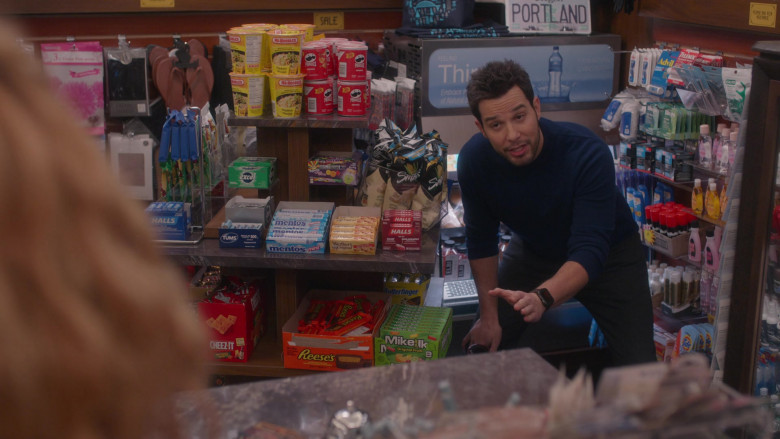 Mr. Noodles, Pringles Chips, Smartfood Popcorn, Halls, Excel Gum, Tums, Mentos, Werther's Original, Cheez-It Crackers, Reese's, Mike and Ike, Advil, Tylenol, Gillette, Tide in So Help Me Todd S02E03 "The Queen of Courts" (2024) - 476988