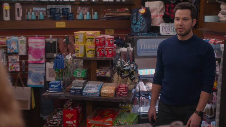 Mr. Noodles, Pringles Chips, Halls, Smartfood Popcorn, Excel Gum, Tums, Mentos, Werther's Original, M&M's, Cheez-It Crackers, Reese's, Mike and Ike, Butterfinger in So Help Me Todd S02E03 "The Queen of Courts" (2024) - 476976