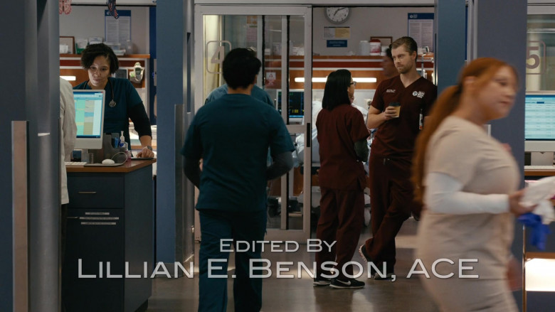Nike Sneakers in Chicago Med S09E08 "A Penny for Your Thoughts, Dollar for Your Dreams" (2024) - 490522