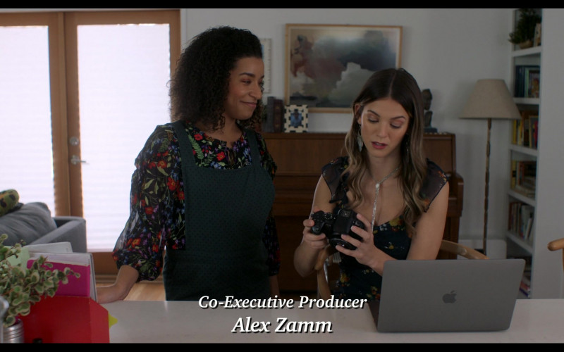 #151 – ProductPlacementBlog.com – The Baxters (2024 TV Series) – Season 3 Episode 2 – Brand Tracking (Timecode – H00M02S30)