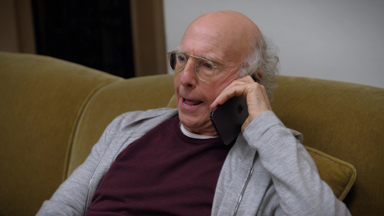 Apple iPhone Smartphones in Curb Your Enthusiasm S12E05 "Fish Stuck" (2024) - 477592