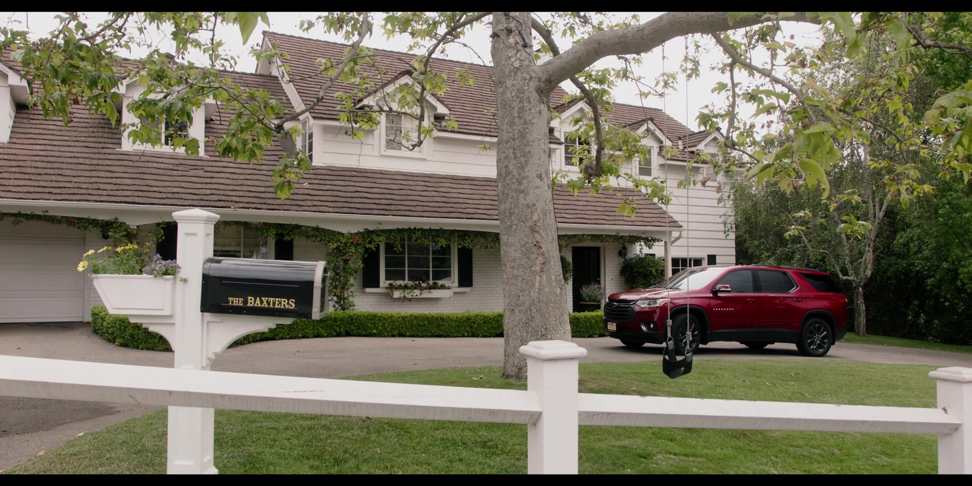 Chevrolet Traverse Car In The Baxters S01E01 "Under The Surface" (2024)