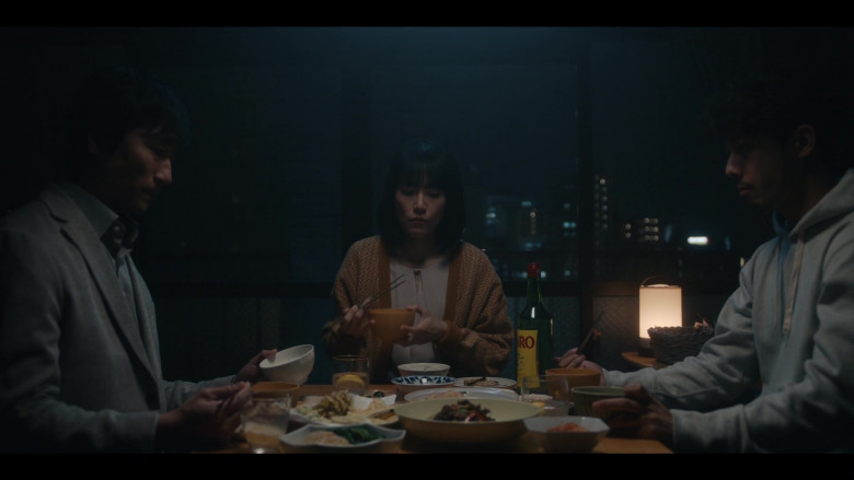 Jinro 25 Soju in Tokyo Vice S02E06 "I Choose You" (2024) - 480217