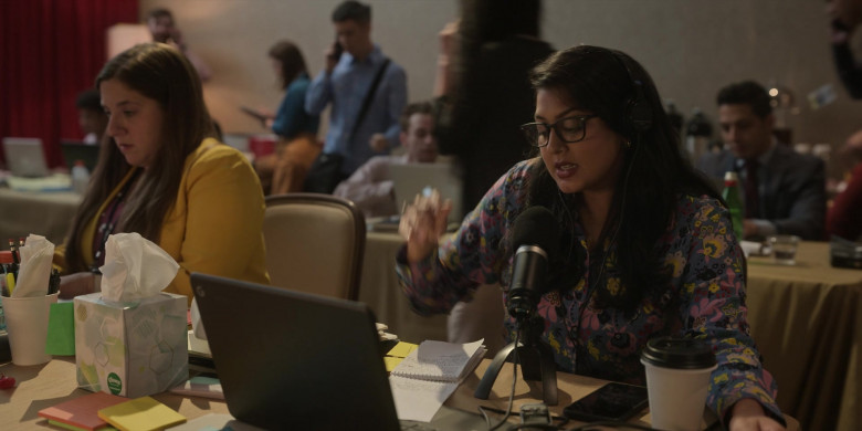 Google Laptop and Kleenex Tissues in The Girls on the Bus S01E03 "The Audacity of Nope" (2024) - 487785
