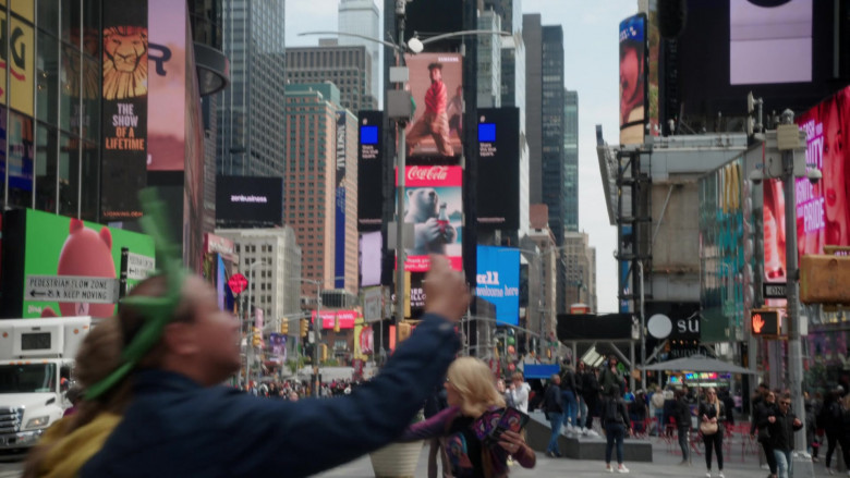Samsung and Coca-Cola in Girls5eva S03E06 "New York" (2024) - 484424