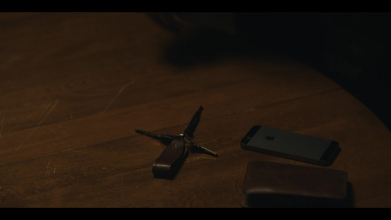 Apple iPhone Smartphone in American Rust: Broken Justice S02E06 "Daddy Issues" (2024) - 489729