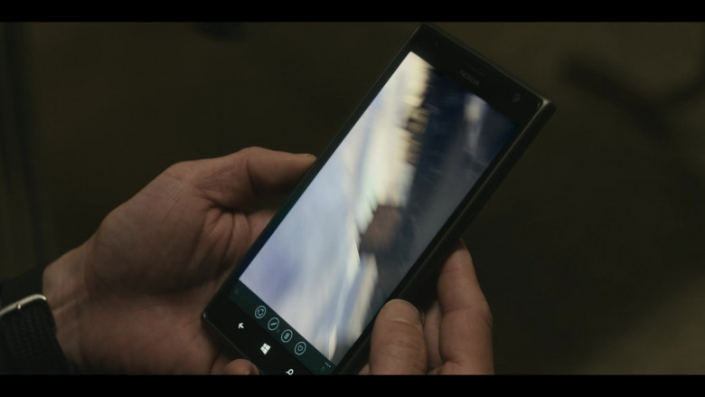 Nokia Windows Smartphone in American Rust: Broken Justice S02E03 "Iron Sky" (2024) - 489379