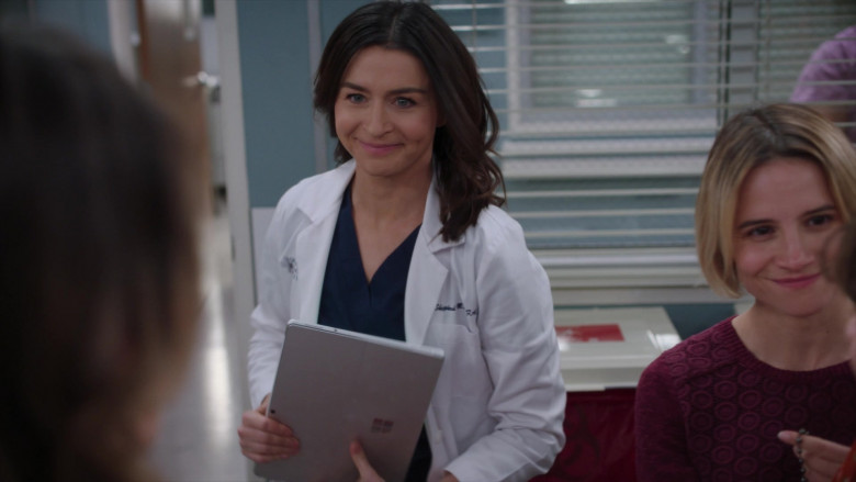Microsoft Surface Tablets in Grey's Anatomy S20E03 "Walk on the Ocean" (2024) - 491186