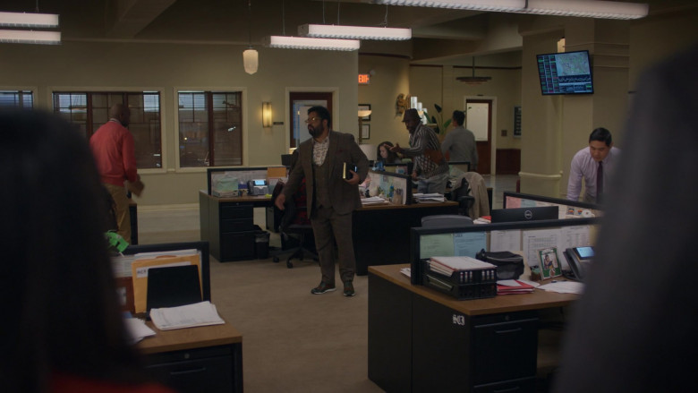 Dell Monitors in Not Dead Yet S02E06 "Not Going Home Yet" (2024) - 487577