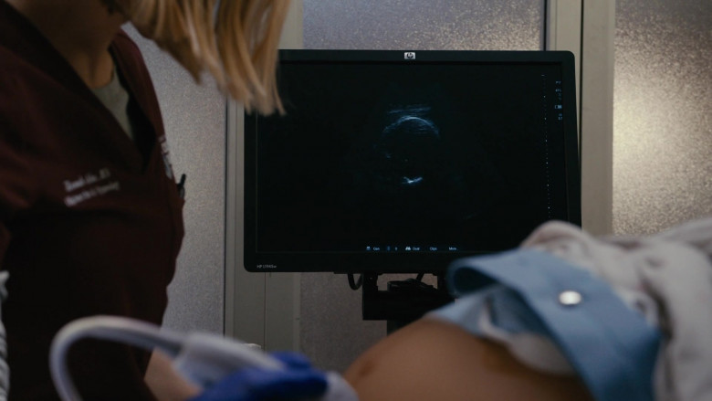 HP Monitor in Chicago Med S09E08 "A Penny for Your Thoughts, Dollar for Your Dreams" (2024) - 490518
