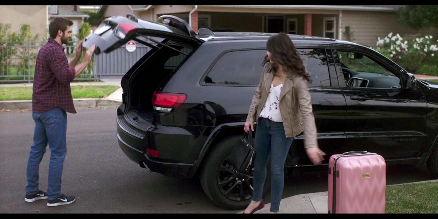 Nike Sneakers And Juicy Couture Luggage In The Baxters S03E03 "A