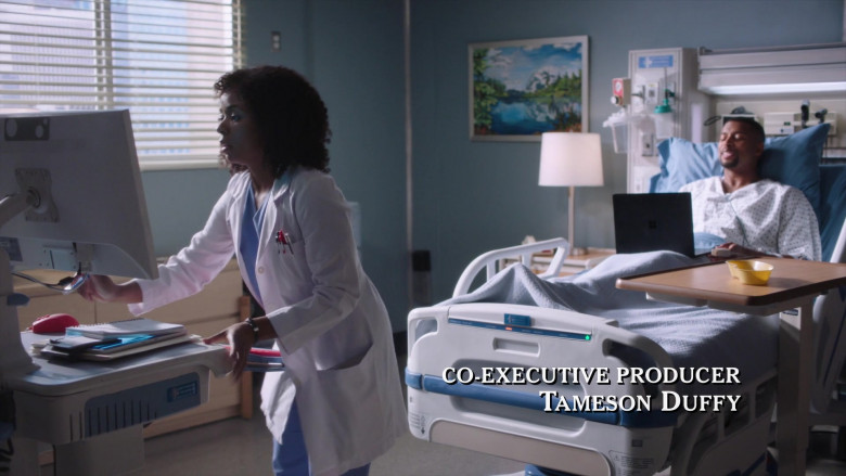 Microsoft Surface Laptop in Grey's Anatomy S20E02 "Keep the Family Close" (2024) - 487396