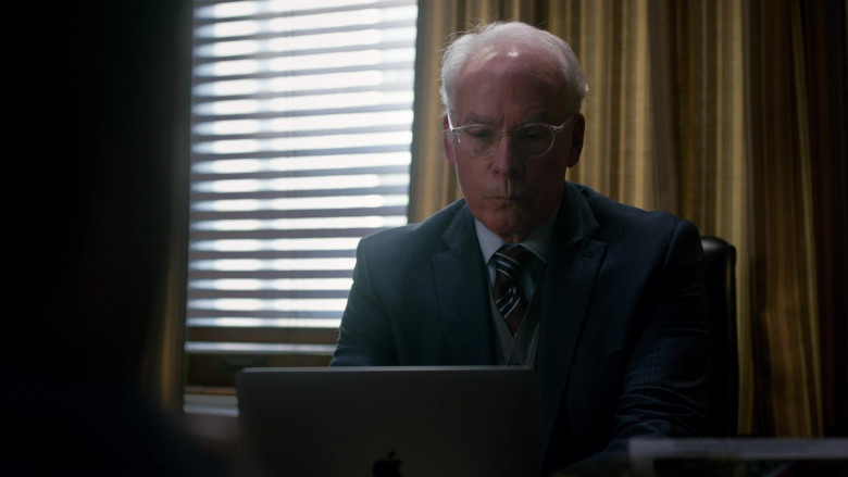 Apple MacBook Laptop in Law & Order S23E06 "On the Ledge" (2024) - 476837