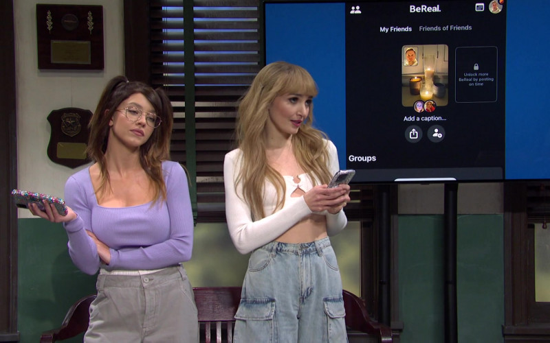 #846 – ProductPlacementBlog.com – Saturday Night Live – Season 49, Episode 13 – Sydney Sweeney – Kacey Musgraves (2024) – Brand Tracking (Timecode – H00M14S05)