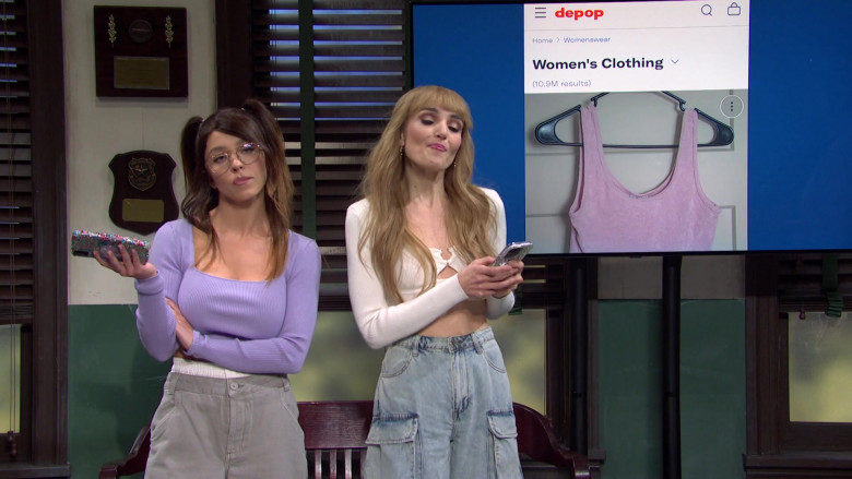 Depop social e-commerce company in Saturday Night Live S49E13 "Sydney Sweeney / Kacey Musgraves" (2024) - 477123