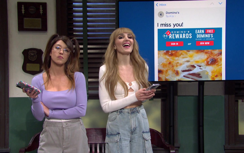#851 – ProductPlacementBlog.com – Saturday Night Live – Season 49, Episode 13 – Sydney Sweeney – Kacey Musgraves (2024) – Brand Tracking (Timecode – H00M14S10)