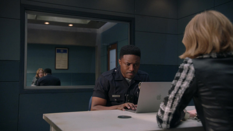 Apple MacBook Laptops in The Rookie S06E04 "Training Day" (2024) - 488822