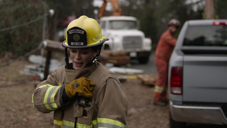 Majestic Wildland Firefighting Gloves in Fire Country S02E07 "A Hail Mary" (2024) - 505863