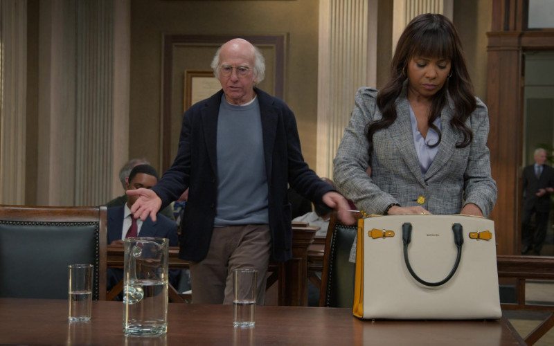 #1129 – ProductPlacementBlog.com – Curb Your Enthusiasm Season 12 Episode 10 – Brand Tracking (Timecode – H00M18S48)