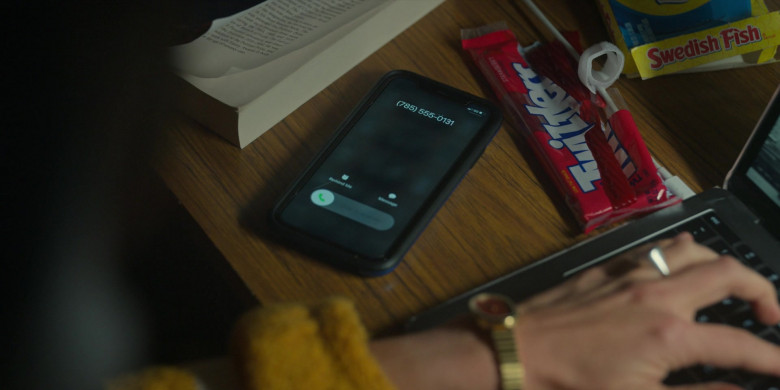 Twizzlers and Swedish Fish Candies in The Girls on the Bus S01E05 "Binders Full of Men" (2024) - 495578