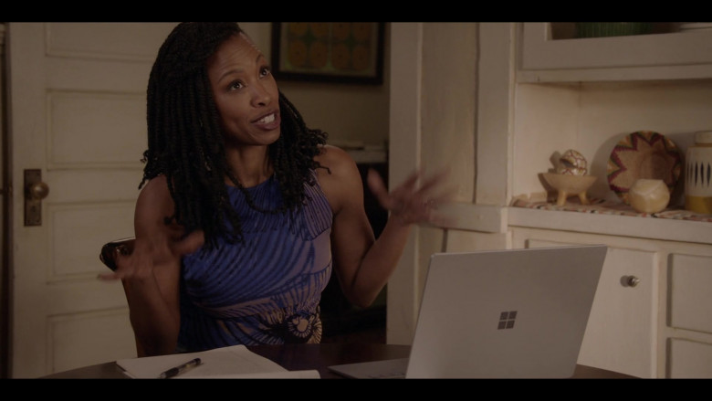 Microsoft Surface Laptops in All American S06E05 "Trust Issues" (2024) - 506119