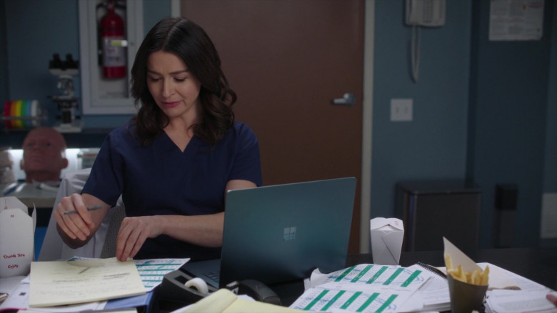 Microsoft Surface Laptop in Grey's Anatomy S20E05 "Never Felt So Alone" (2024) - 499456