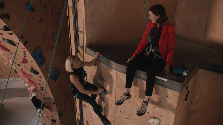Evolv Climbing Shoes in Elsbeth S01E02 "A Classic New York Character" (2024) - 496291